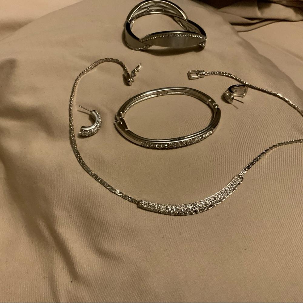 Elegant Silver Jewelry Set